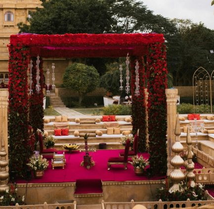 Consider the venue location and access before choosing a catering service