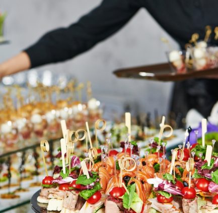 How to choose the right catering service for your event
