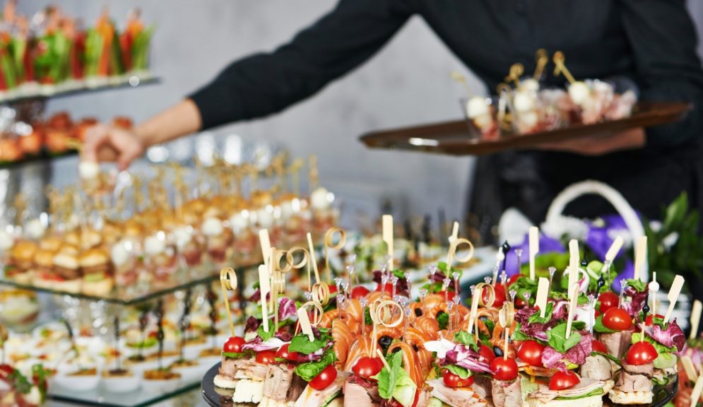 How to choose the right catering service for your event