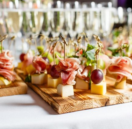 Mistakes to avoid when hiring catering for the first time