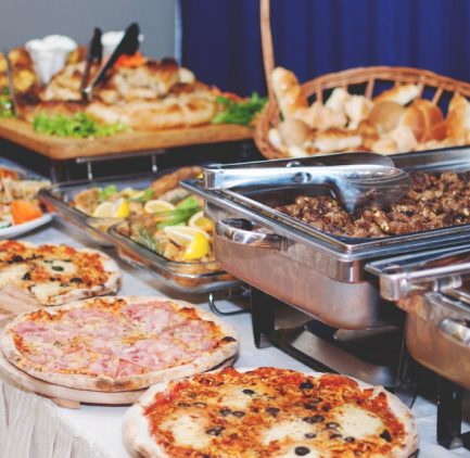 10 things that cannot be missing in a birthday party catering