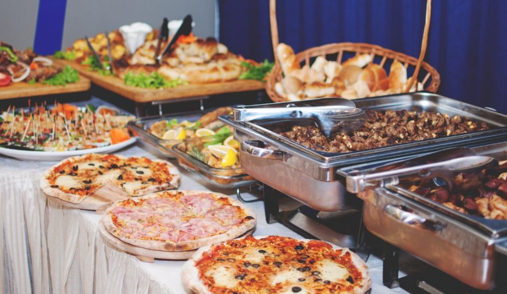 10 things that cannot be missing in a birthday party catering